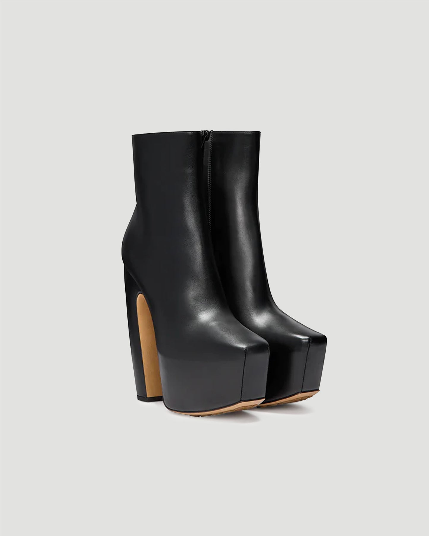 CHUNKY HEEL ANKLE BOOTS IN BLACK