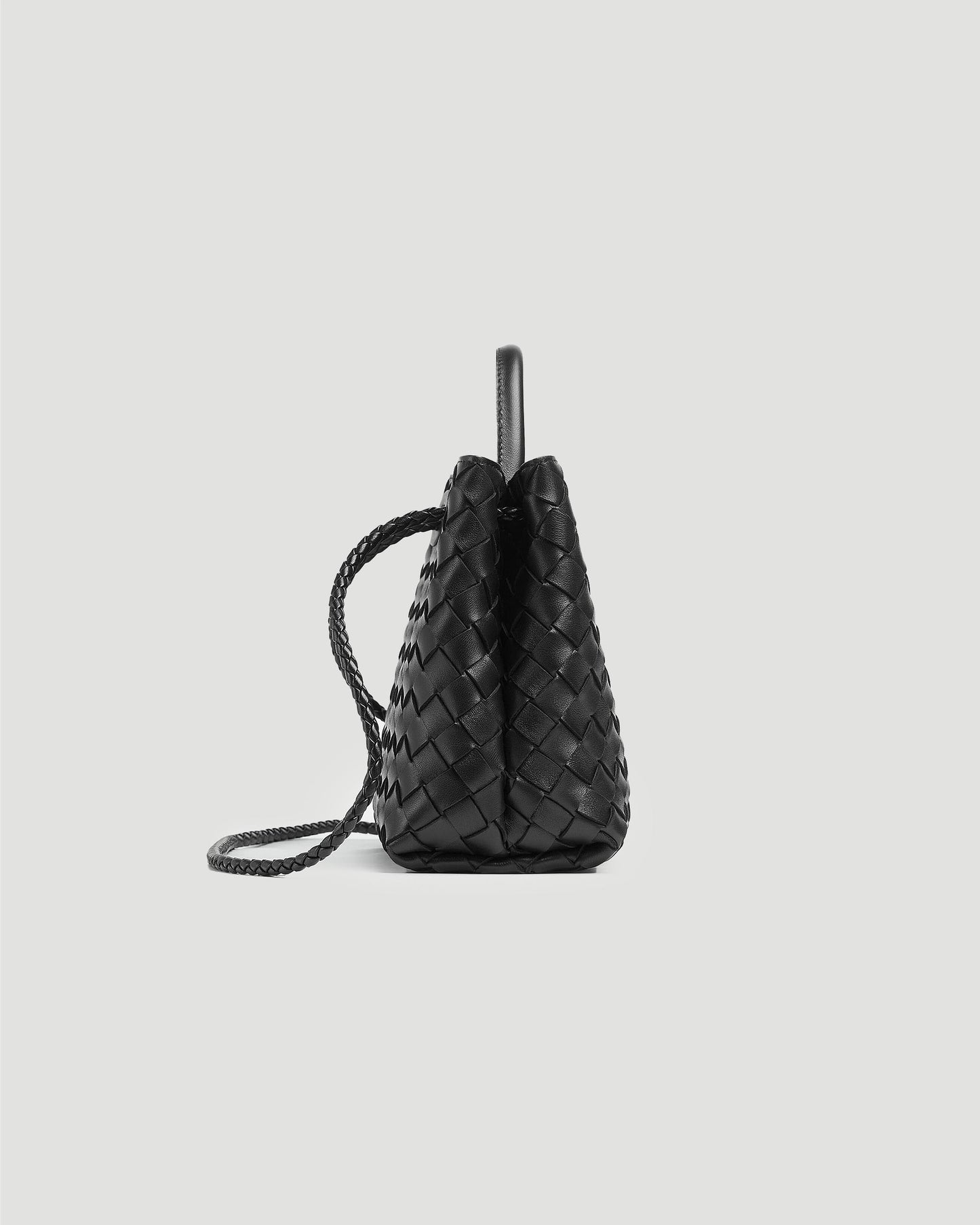 SMALL ANDIAMO SHOULDER BAG IN BLACK