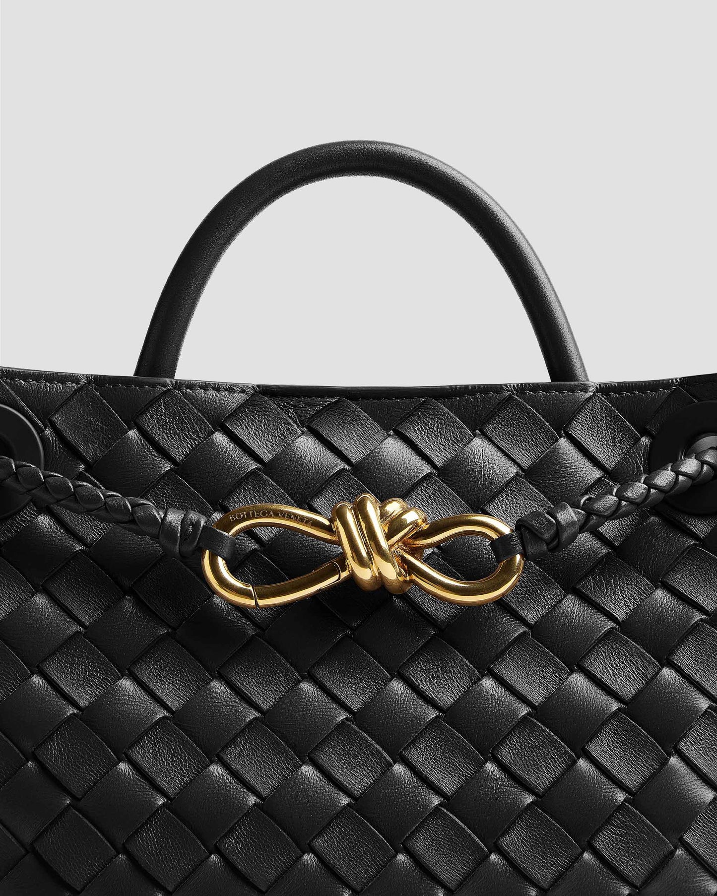 SMALL ANDIAMO SHOULDER BAG IN BLACK