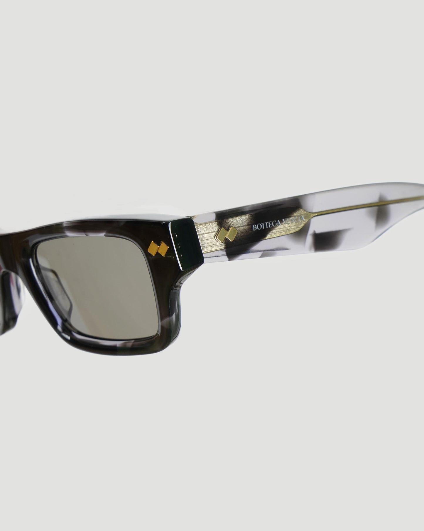 Dizzy Square Sunglasses in Havana Gold