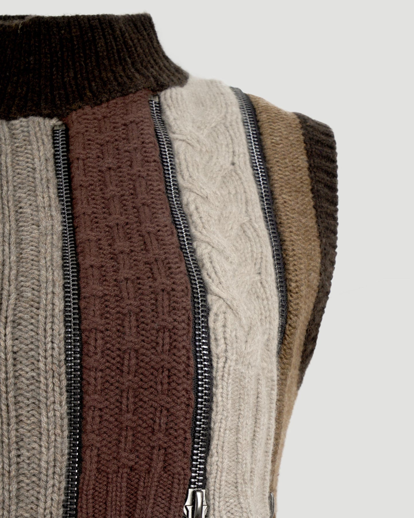 CONNECTOR CABLE KNIT CROP TOP