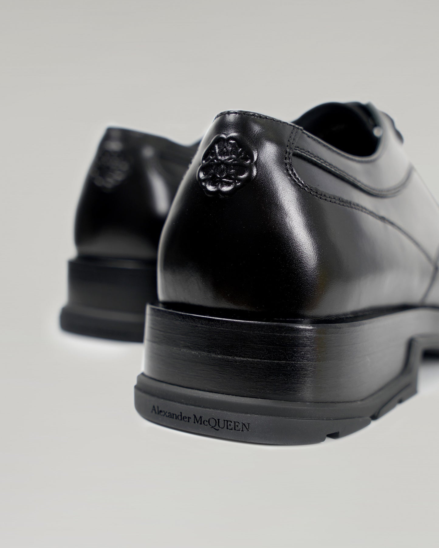 SLIM THREAD LACE-UP DERBY SHOES