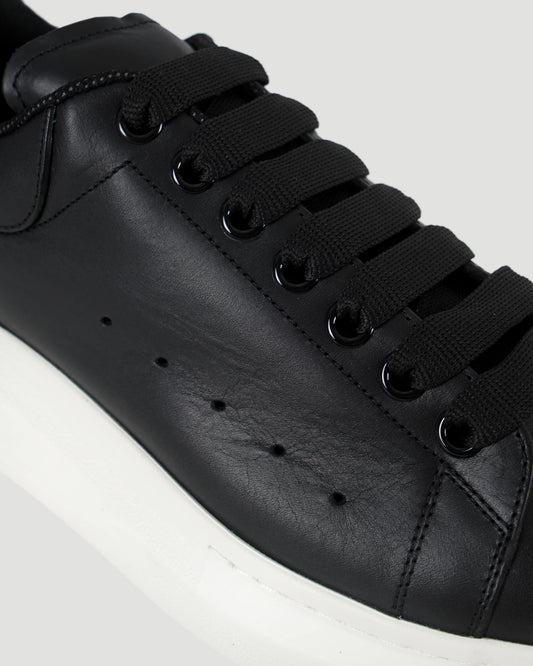 Oversized Sneaker in Black