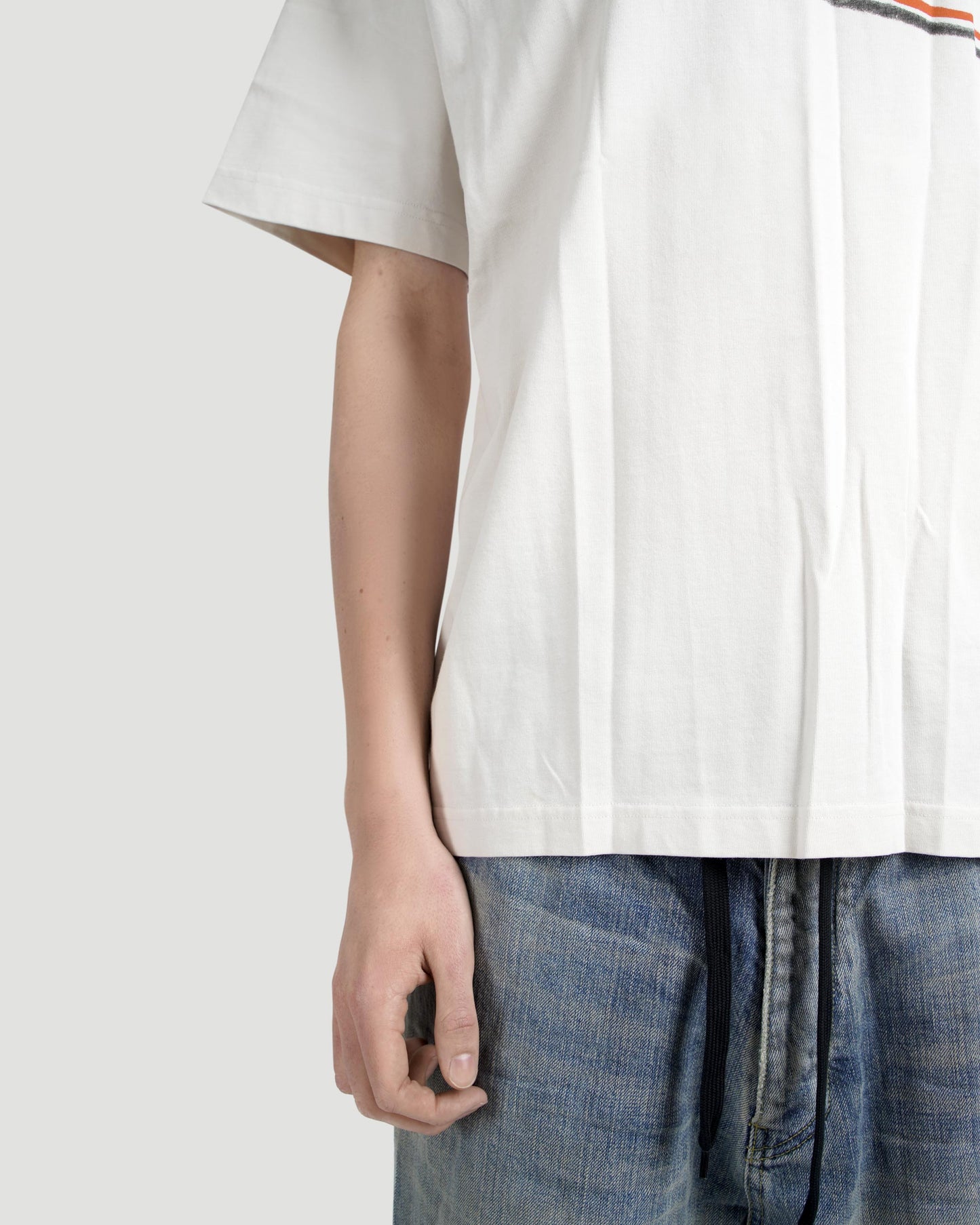 LOGO T-SHIRT IN CREAM