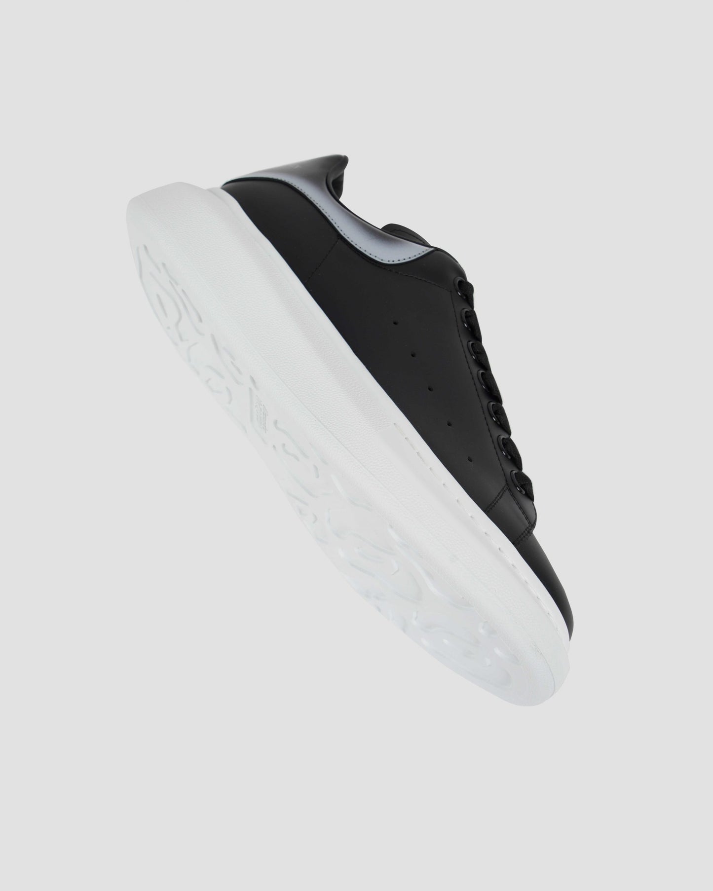 Oversized Sneaker in Black and silver