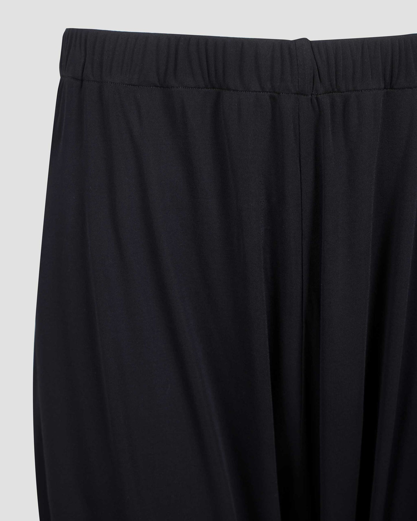 Nevia Pant in Black