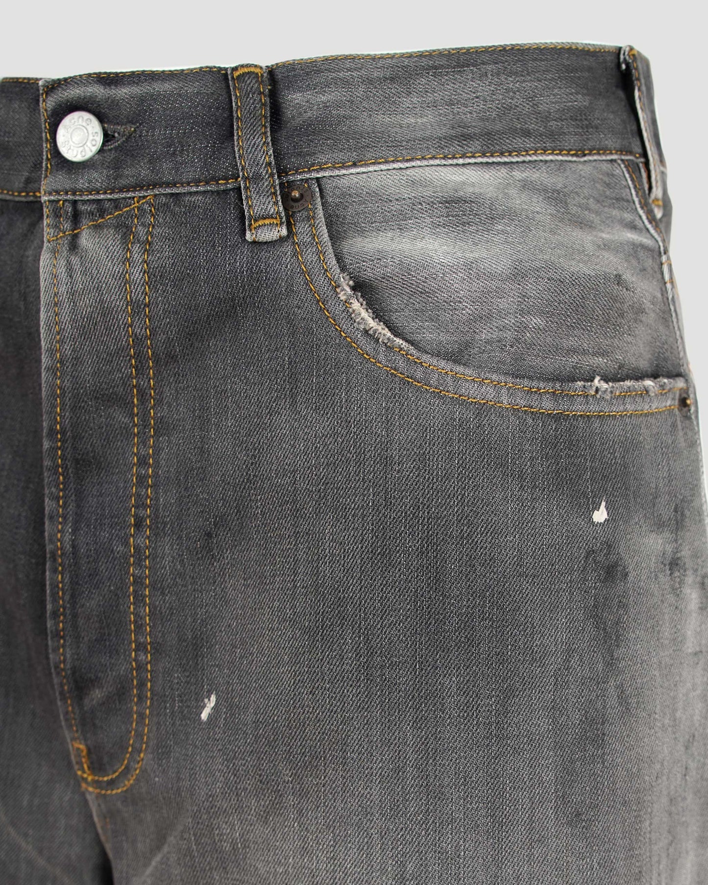 Denim Shorts in Dark Wash