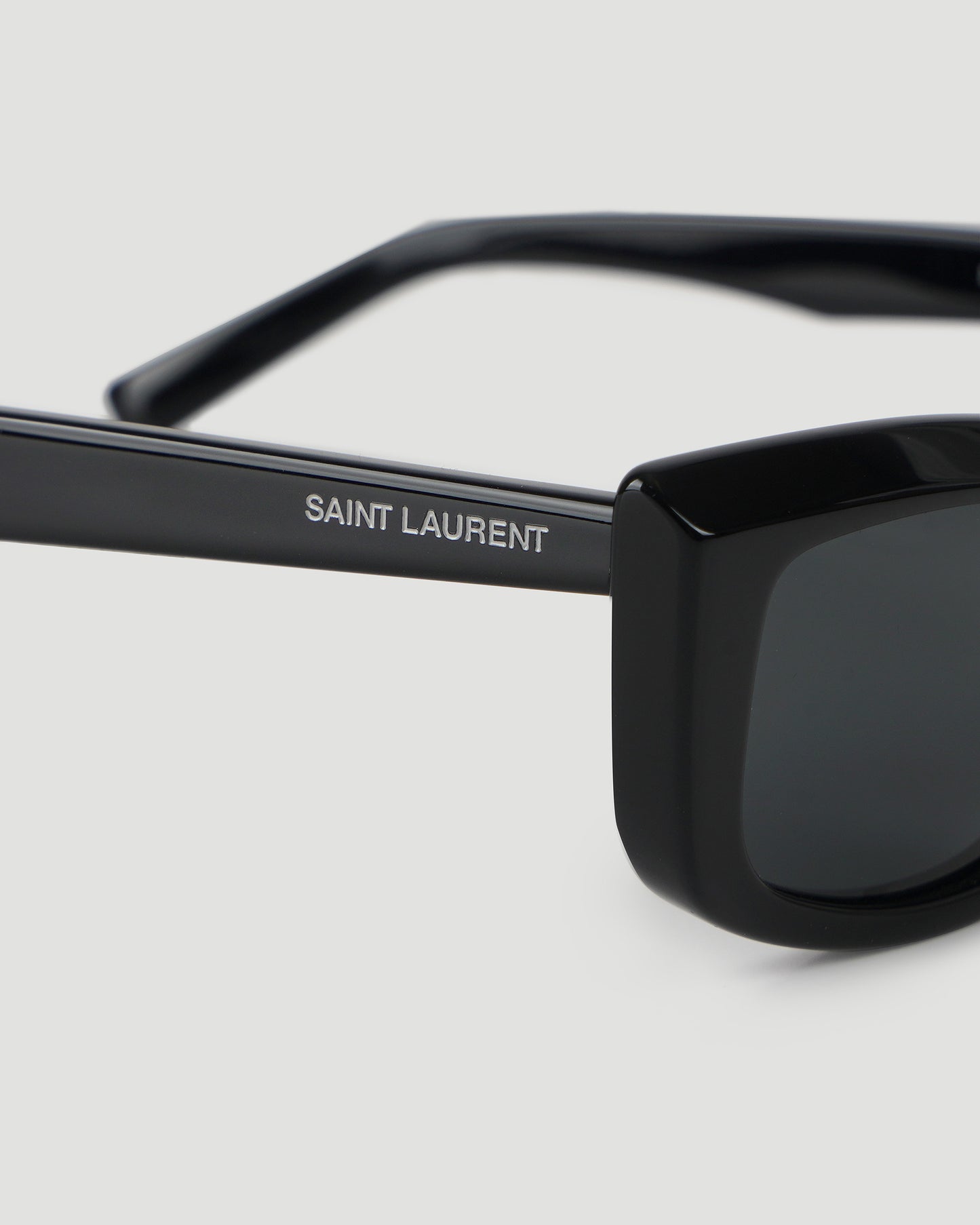 LOGO SUNGLASSES IN BLACK