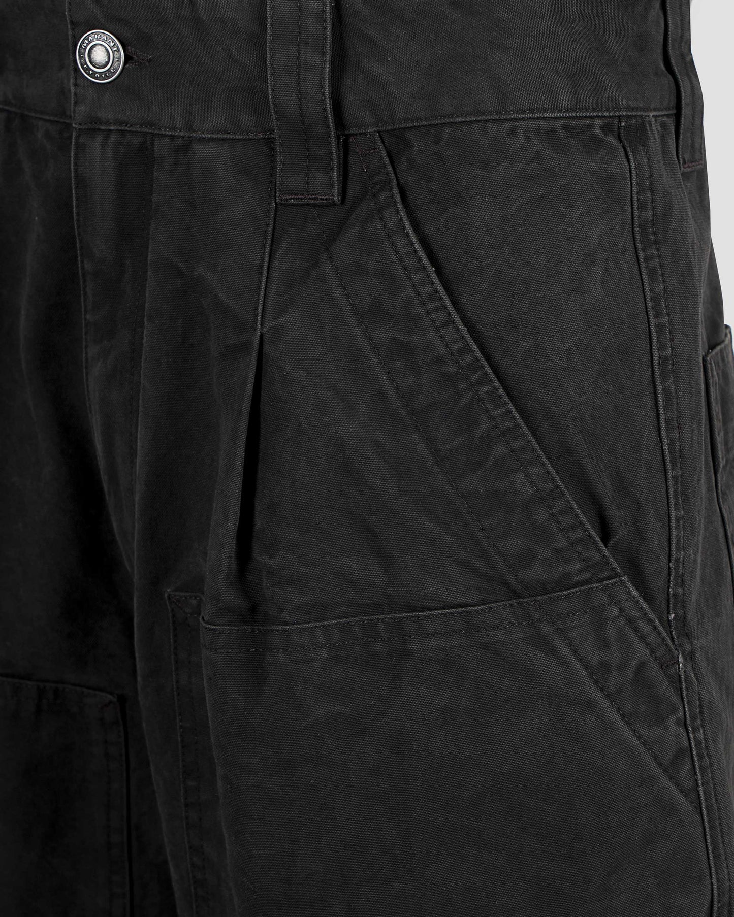 Baggy Cargo Shorts in Faded Black