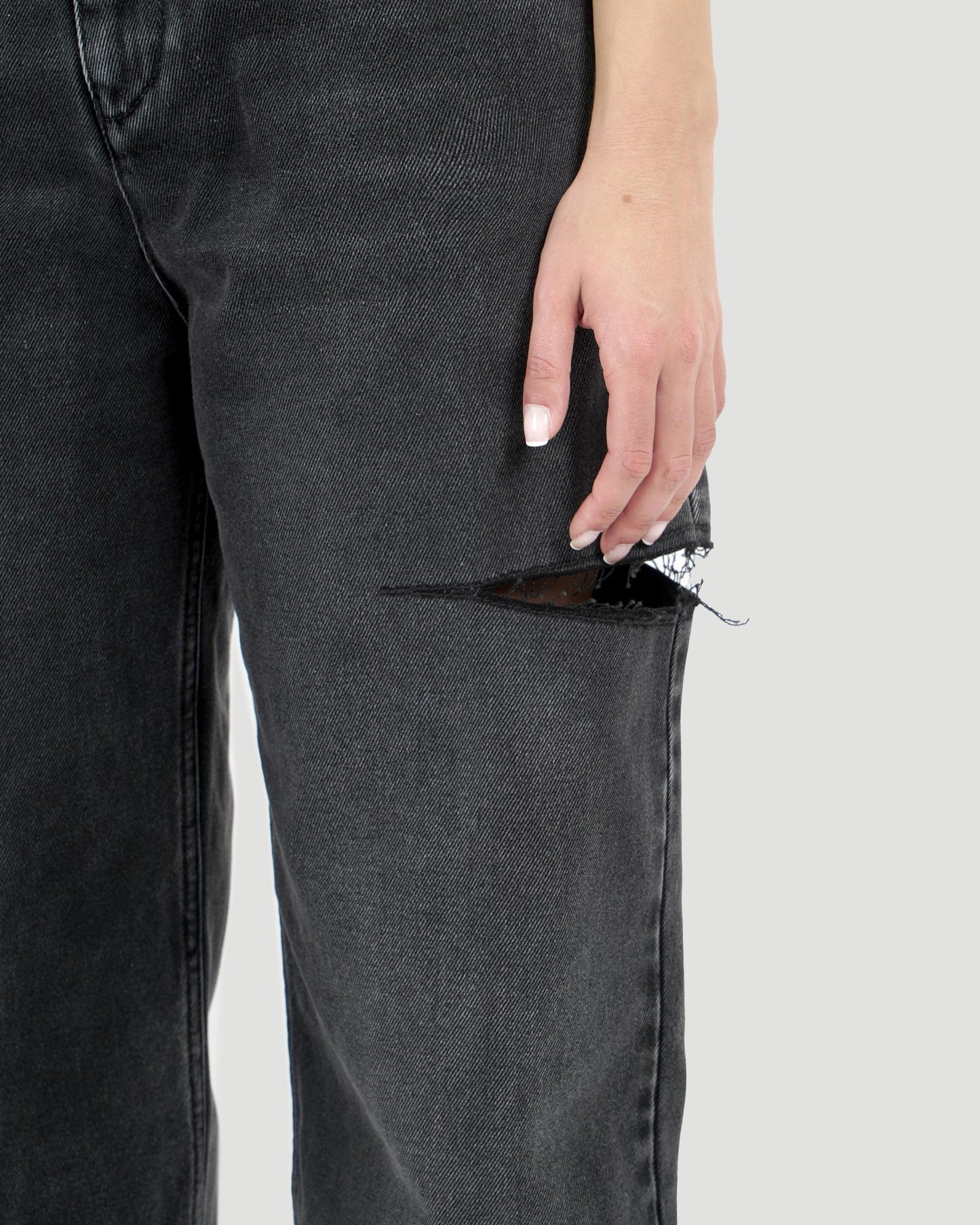 Cut-Out Jeans in Black