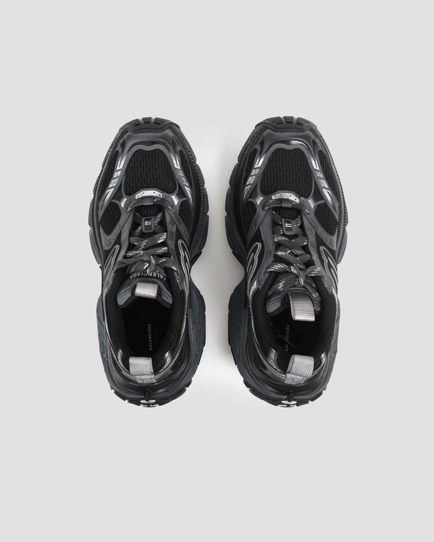 6XL Sneaker in Black and Grey