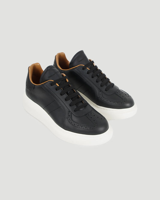 Oversized Sneaker in Black