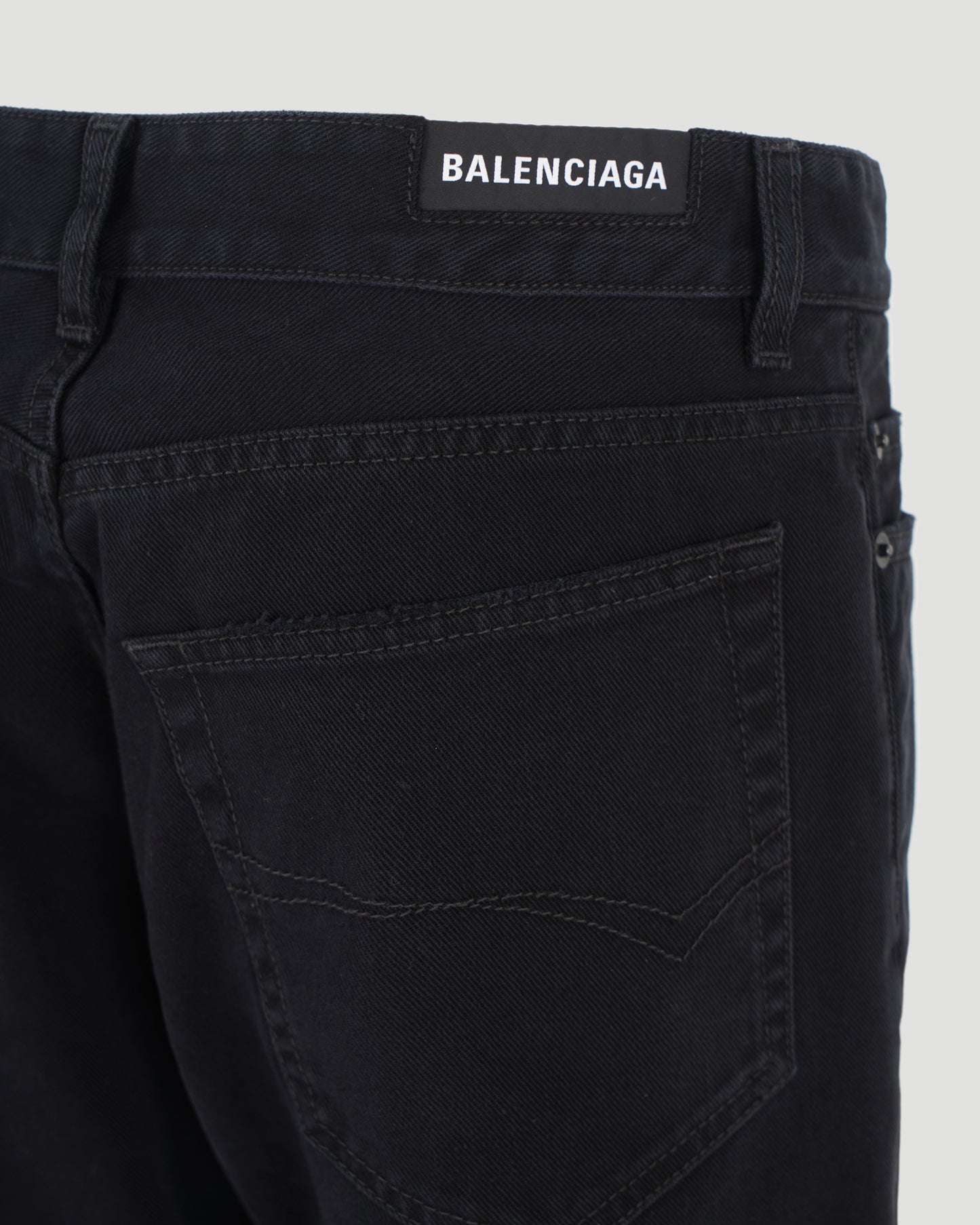 SLIM SHORTS IN BLACK