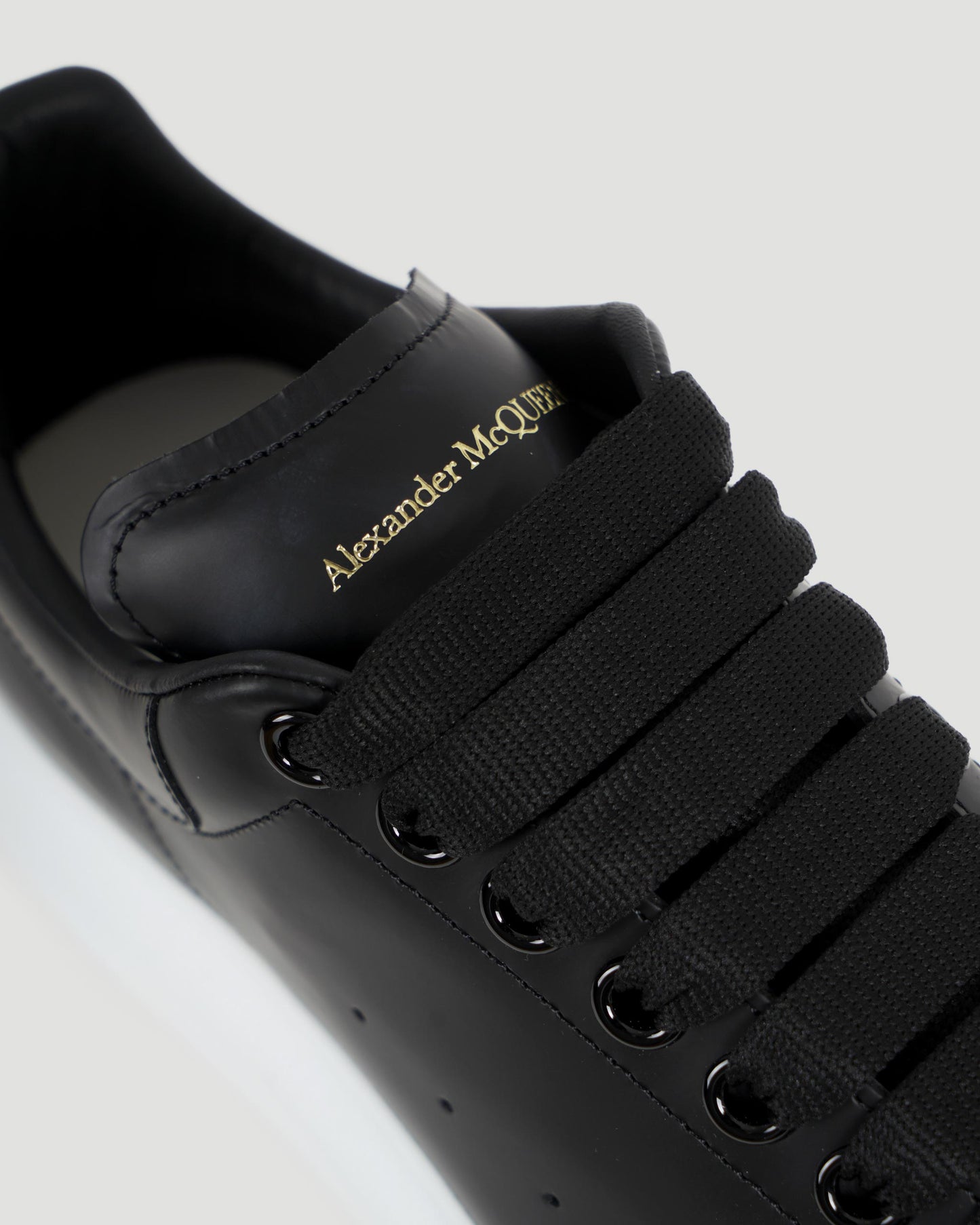 Oversized Sneaker in Black