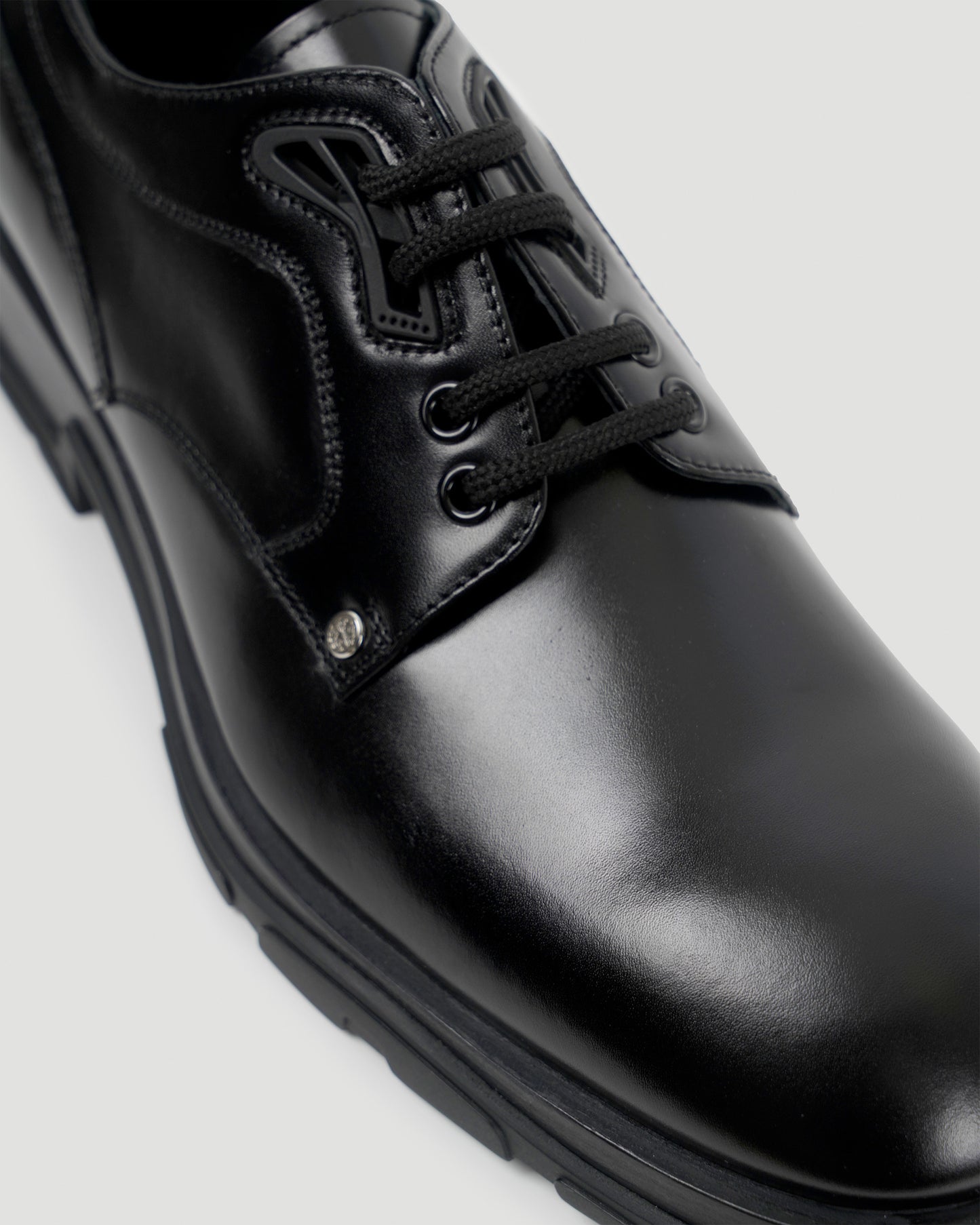 SLIM THREAD LACE-UP DERBY SHOES