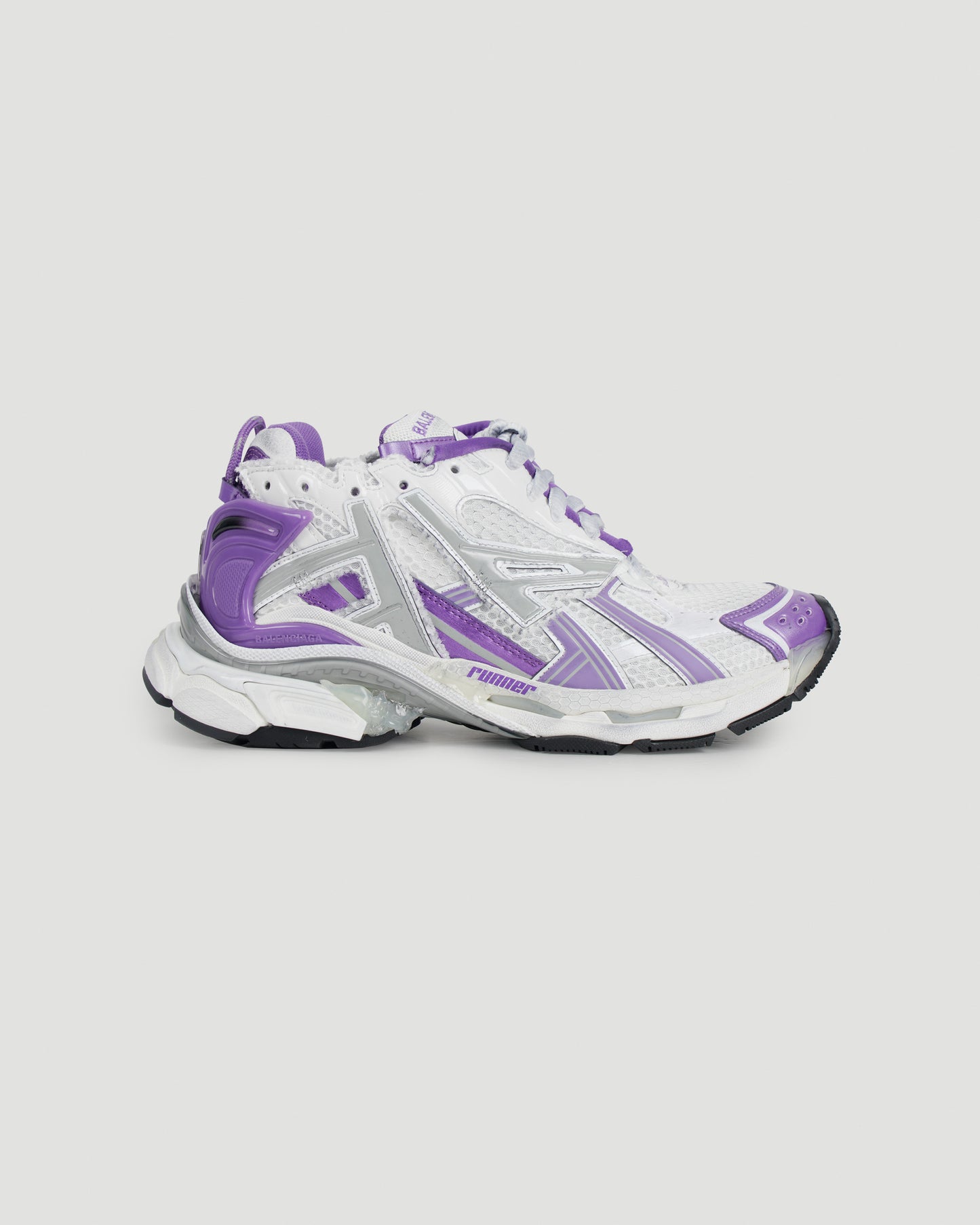 RUNNER TRAINERS IN PURPLE AND SILVER