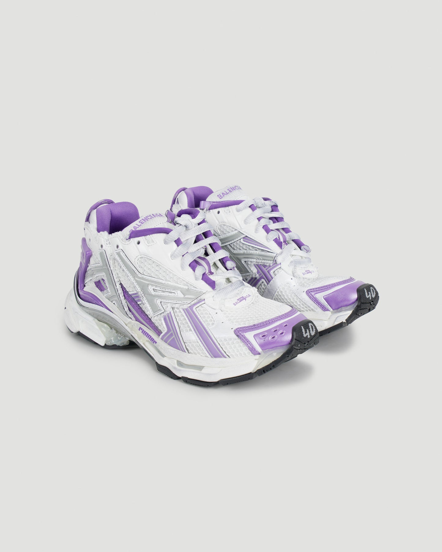 RUNNER TRAINERS IN PURPLE AND SILVER
