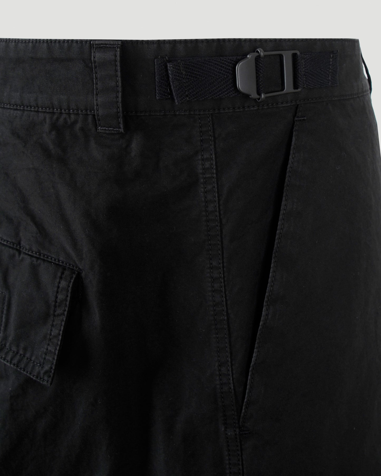CARGO SHORTS IN BLACK