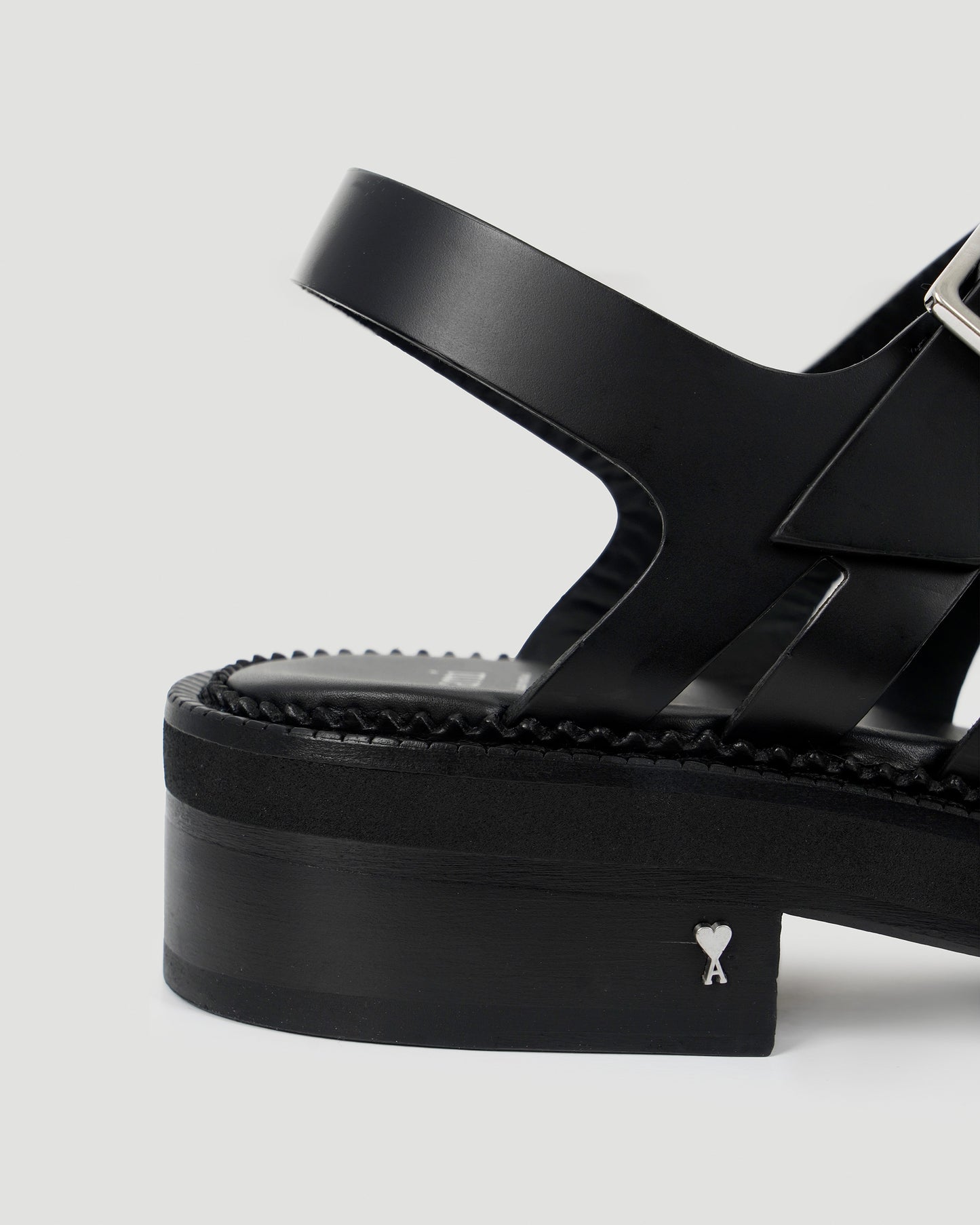 LEATHER SANDALS IN BLACK