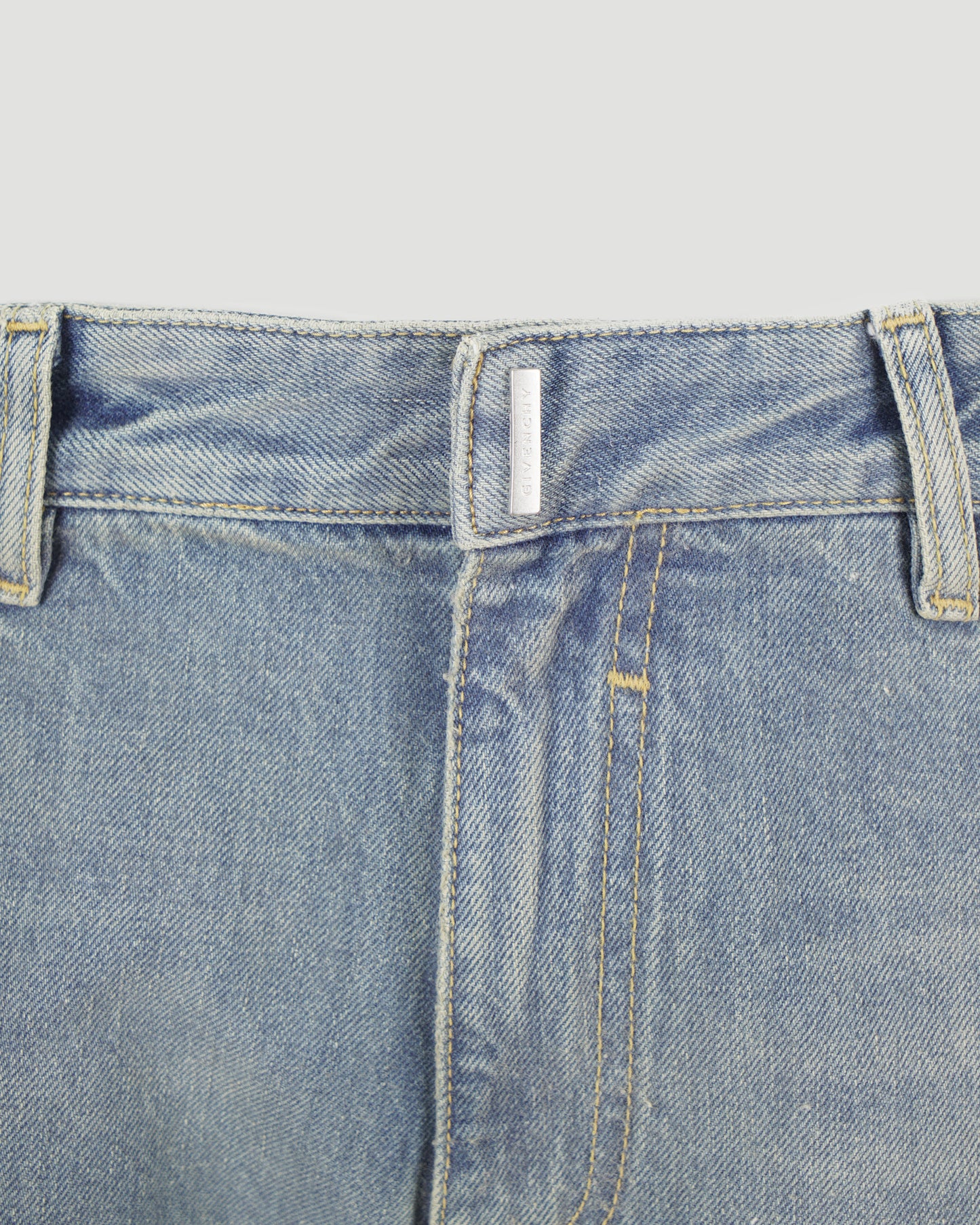 JEANS IN WASHED DENIM