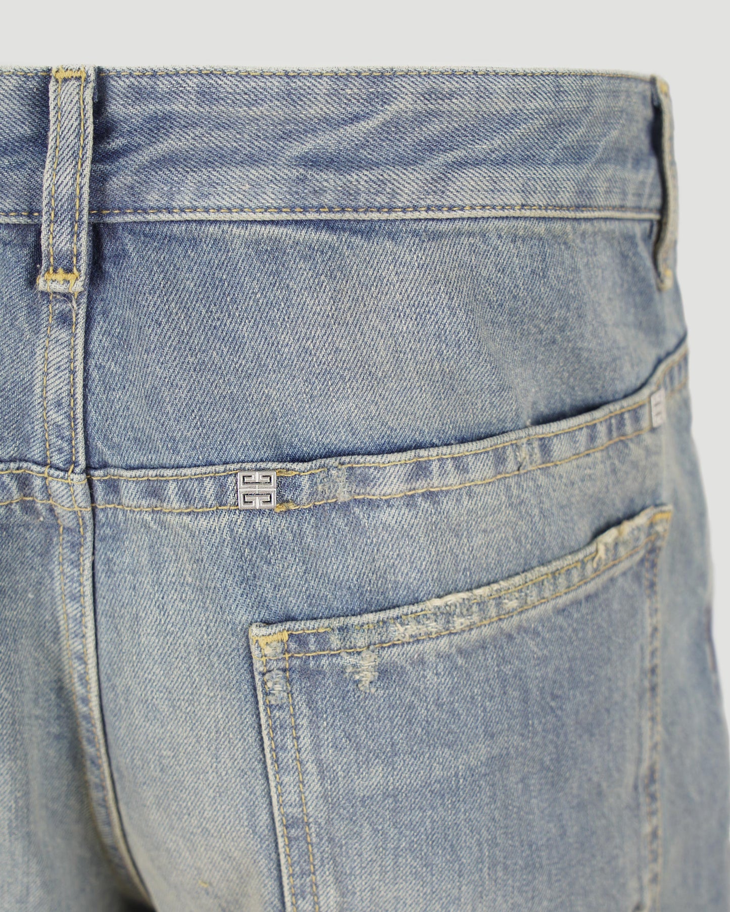 JEANS IN WASHED DENIM