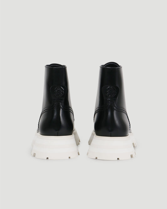 Wander Boot in Black