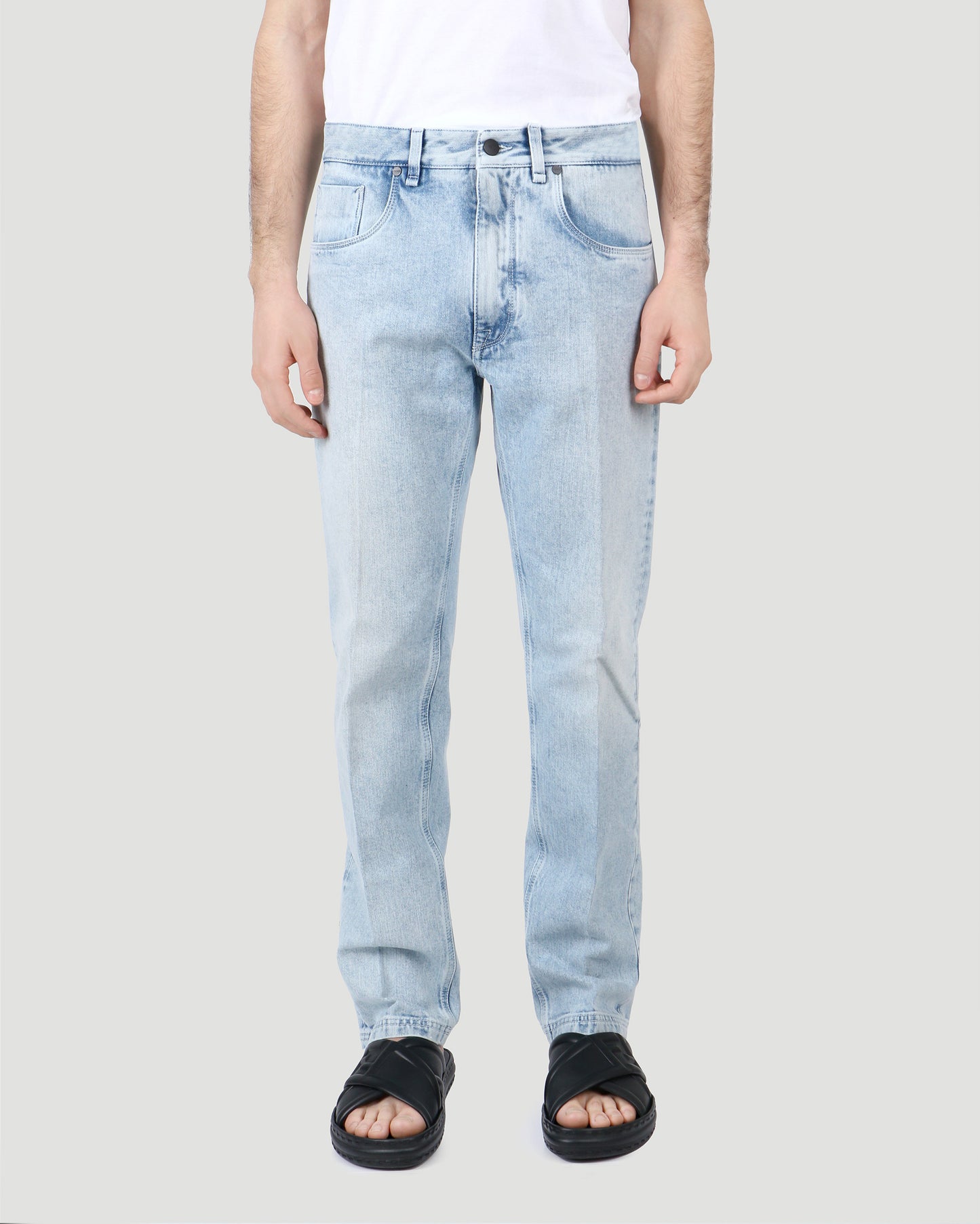DENIM JEANS IN LIGHT BLUE