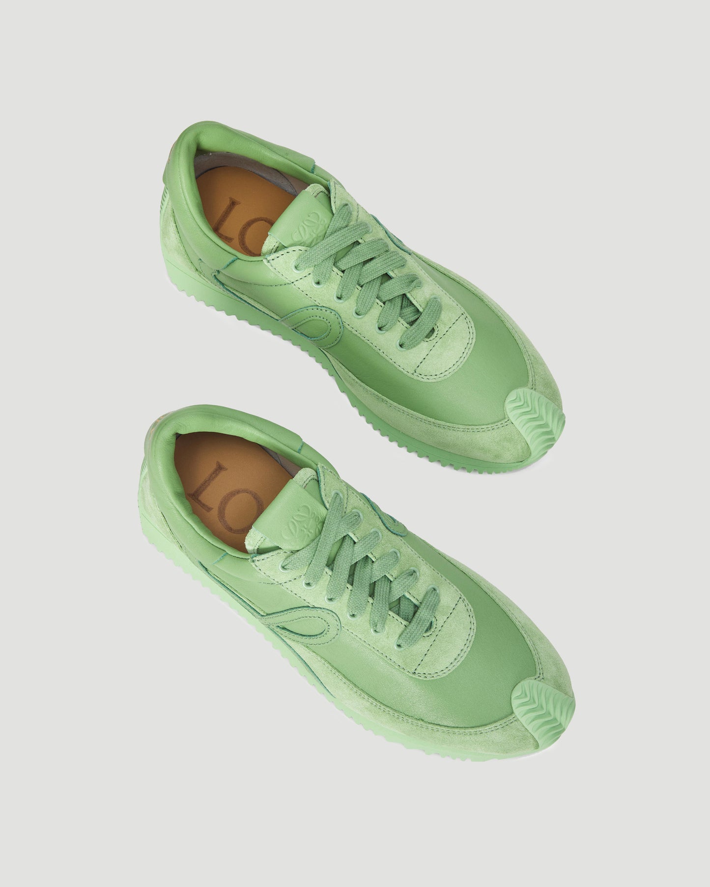 Flow runner in calfskin