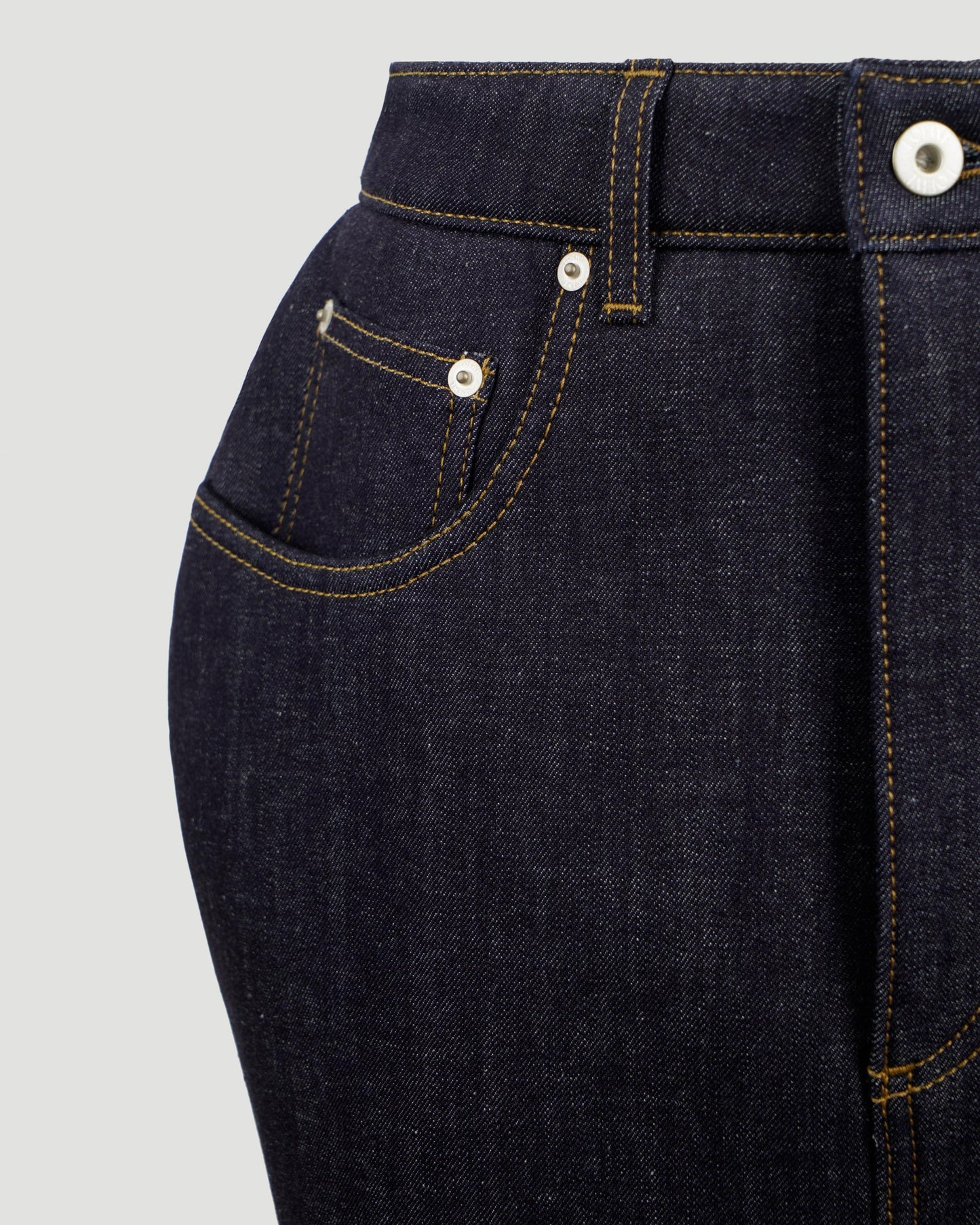 Curved mini skirt in denim