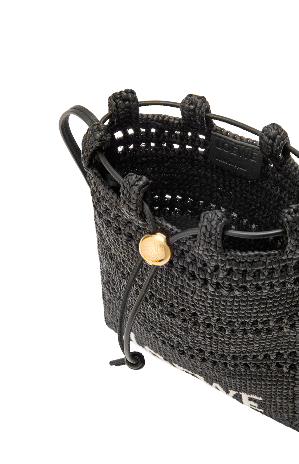 Drawstring pocket bag in raffia