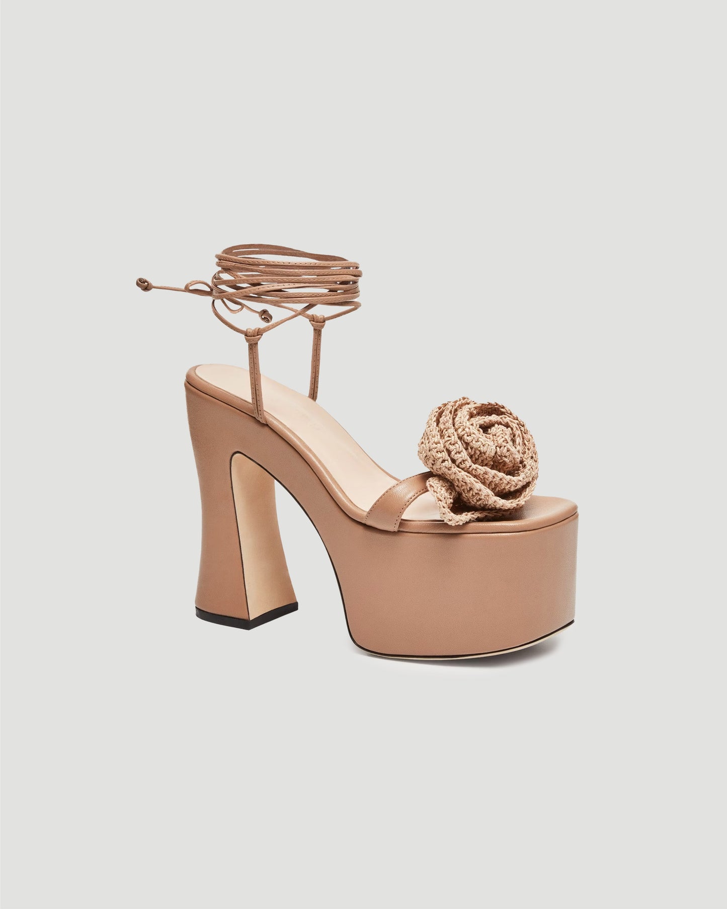 Platform flower sandals in beige crochet