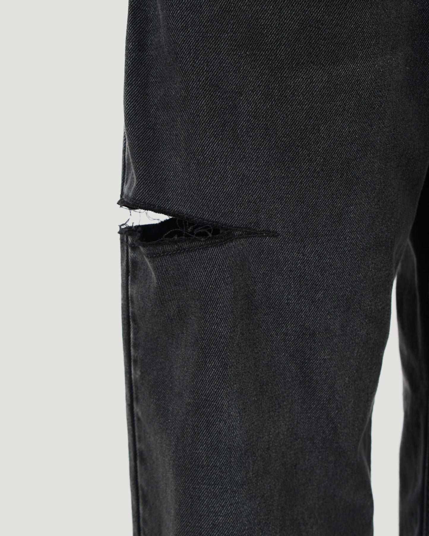 Cut-Out Jeans in Black