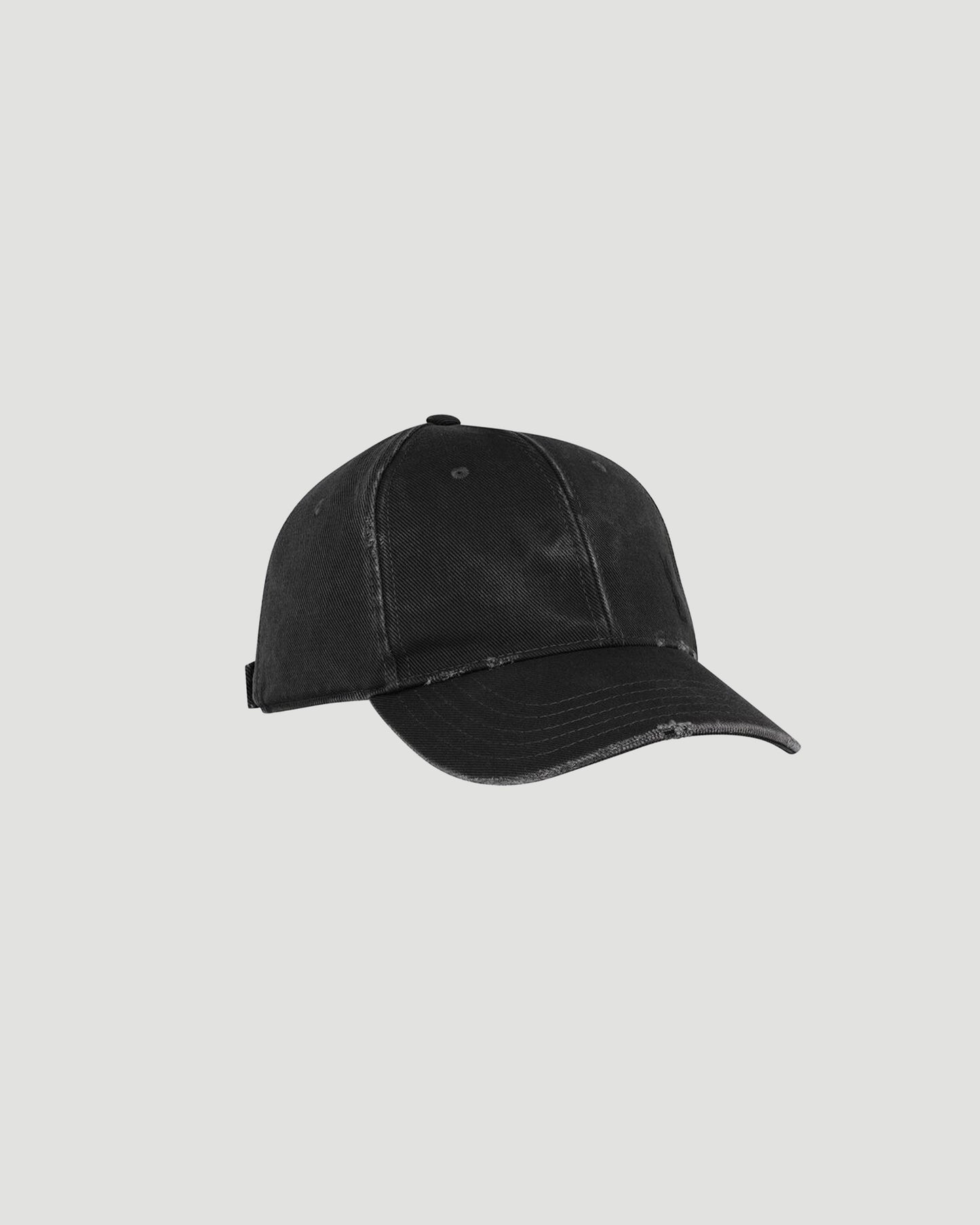 CASSANDRE CAP IN BLACK WASHED DENIM