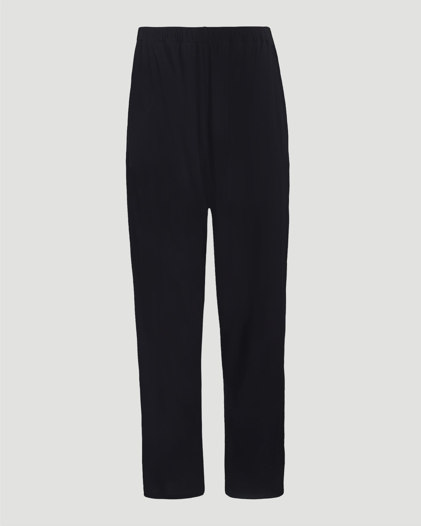 Nevia Pant in Black