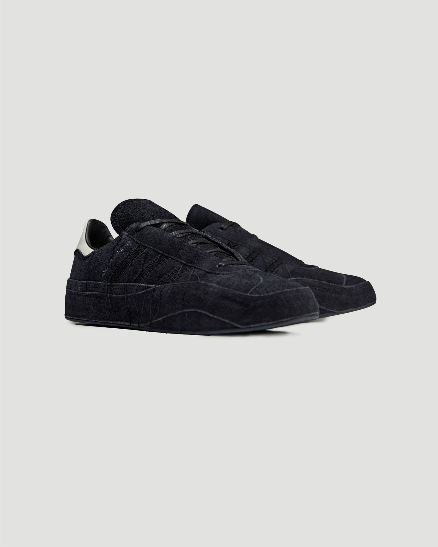 GAZELLE SNEAKERS IN BLACK SUEDE