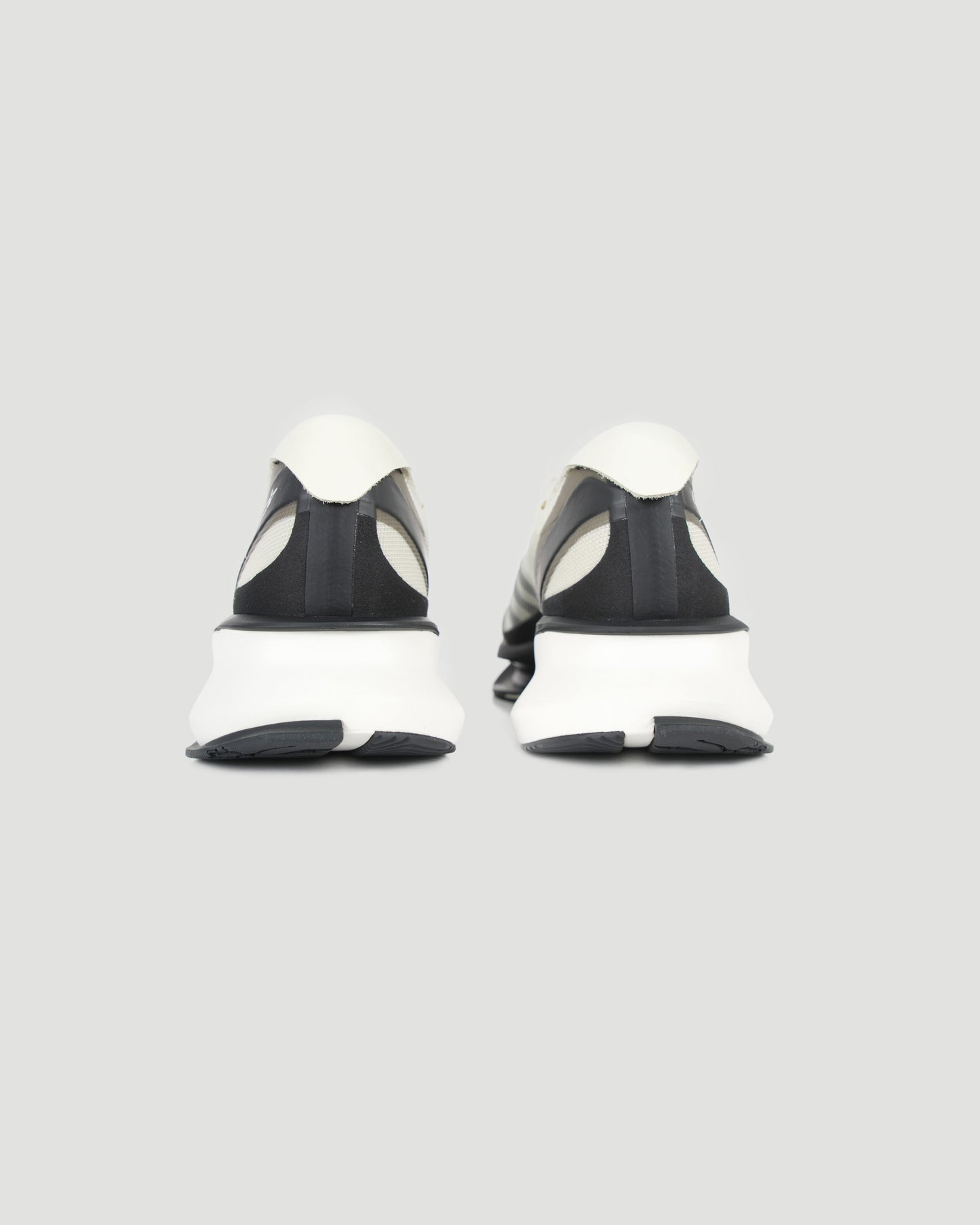 Gendo Run trainers white and black