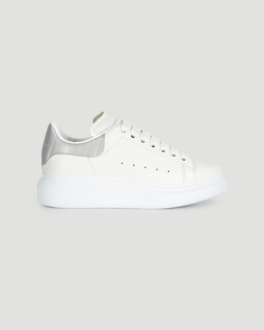 OVERSIZED SNEAKER IN WHITE AND SILVER