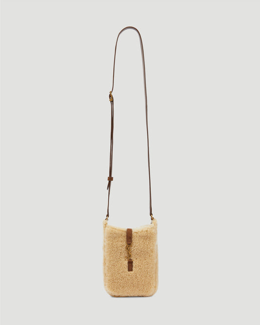 Le 5 à 7 vertical bag in beige shearling