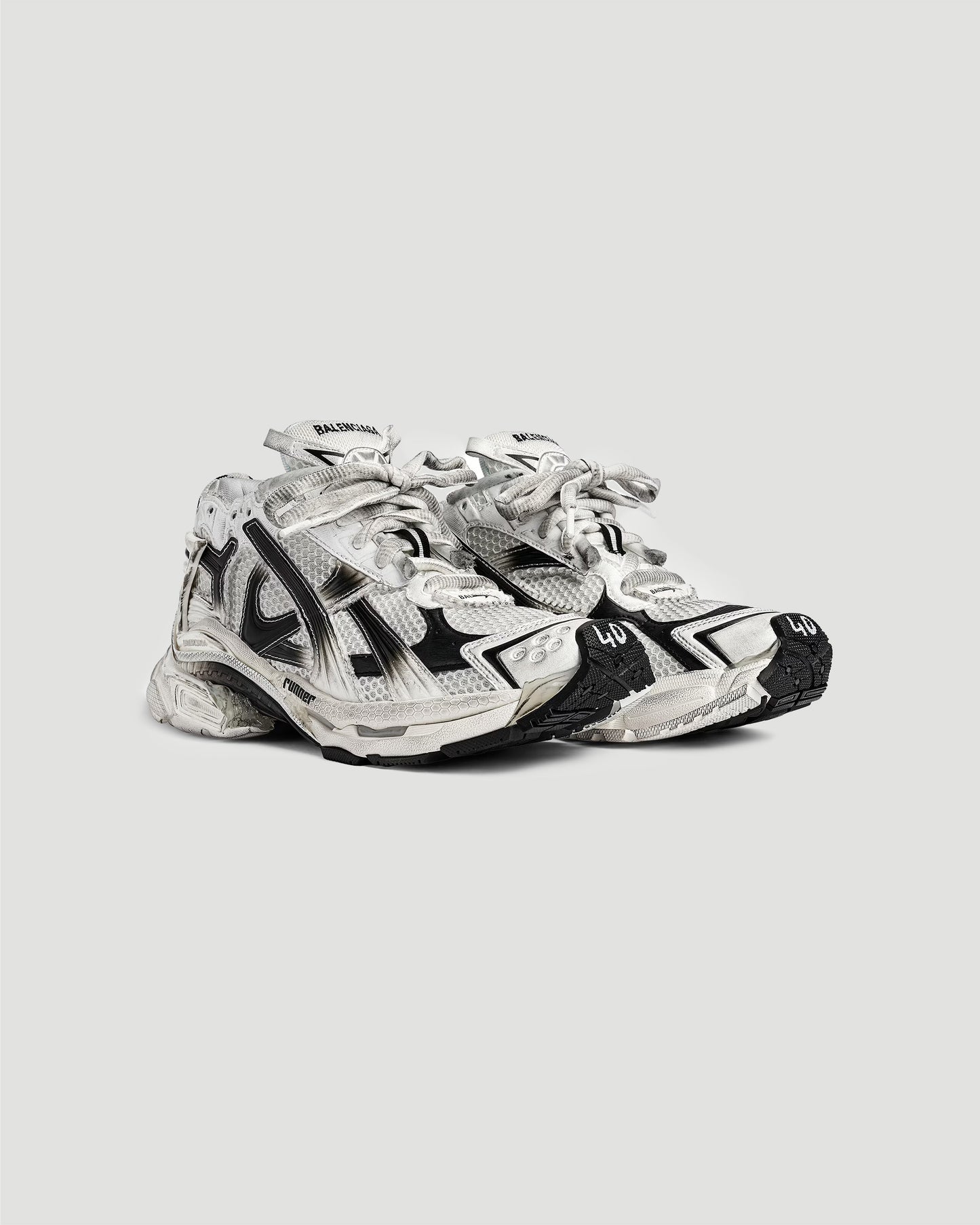 Runner Gradient Sneaker in White And Black