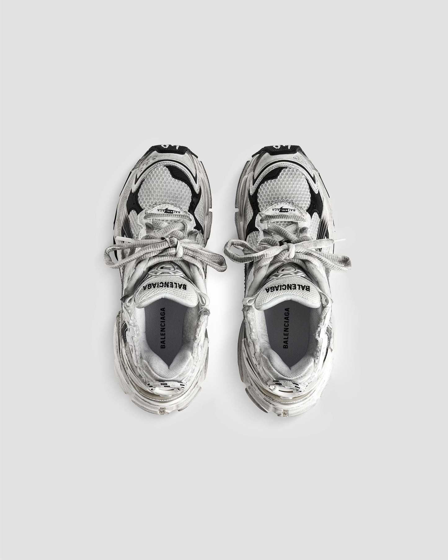 Runner Gradient Sneaker in White And Black