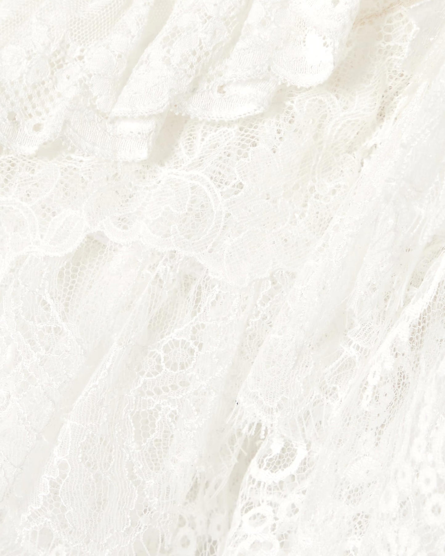 HERITAGE V-NECK LACE TOP