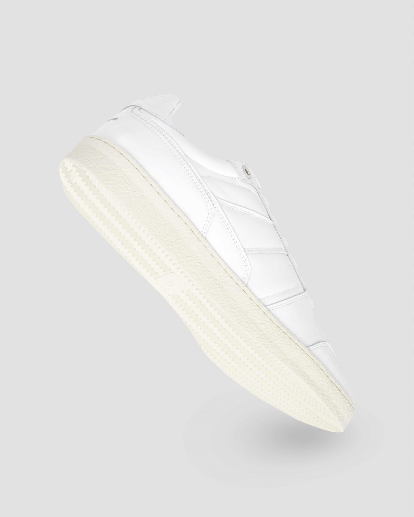 LOW-TOP SNEAKERS