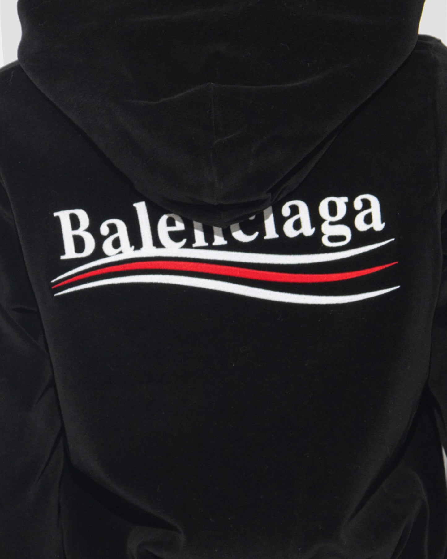 VELVET HOODIE IN BLACK