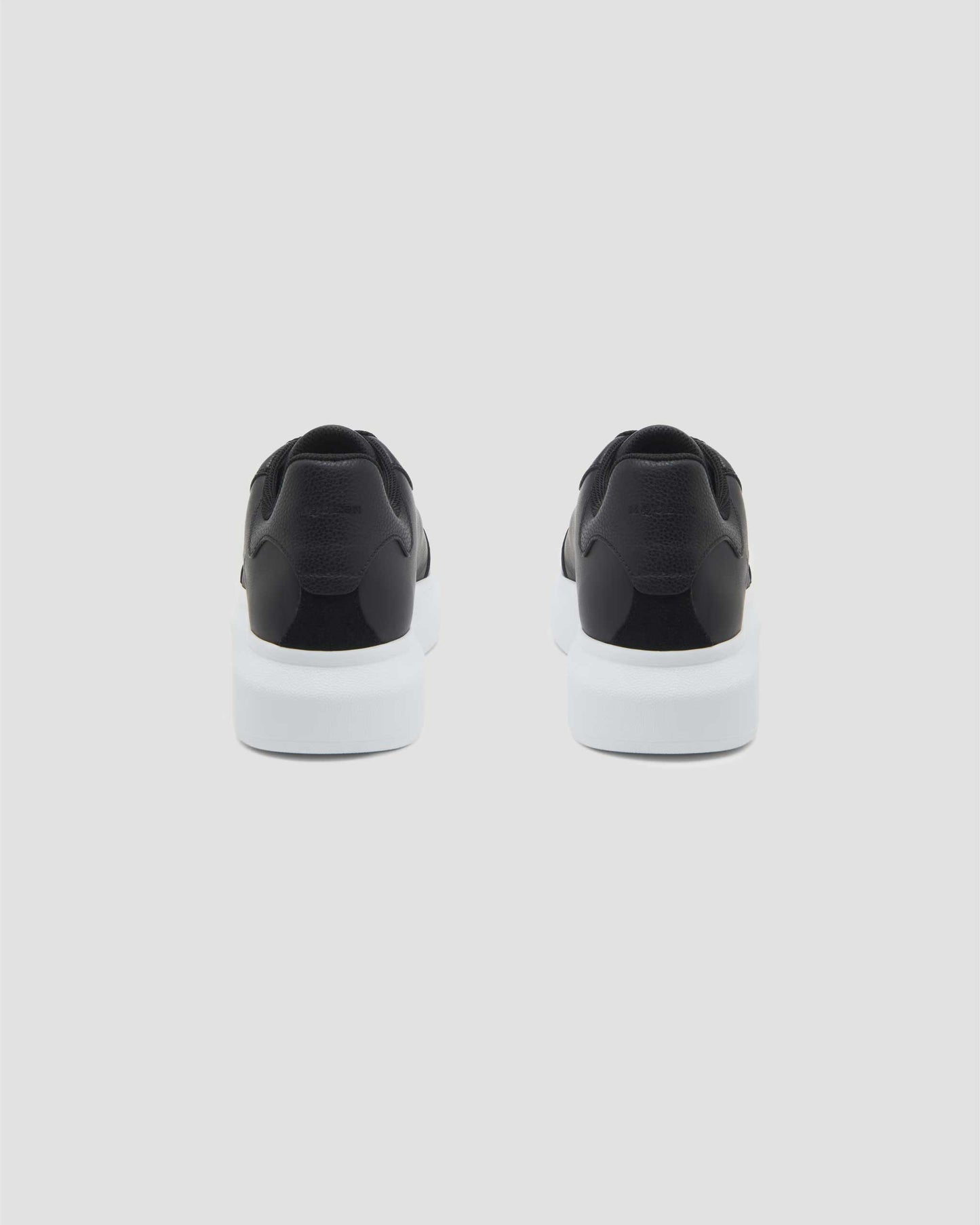 Oversized Sneaker in Black
